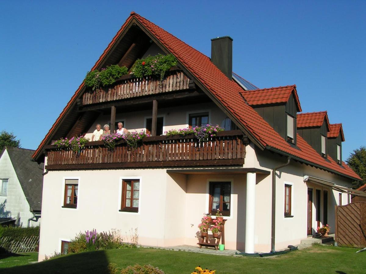 Gaestehaus Gertraud Neualbenreuth Exteriör bild